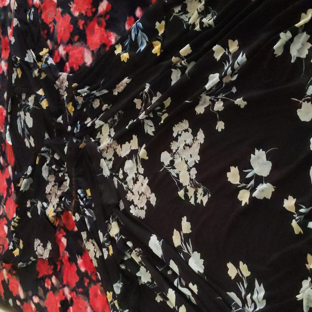 Flower pattern black short sleeve sweater
